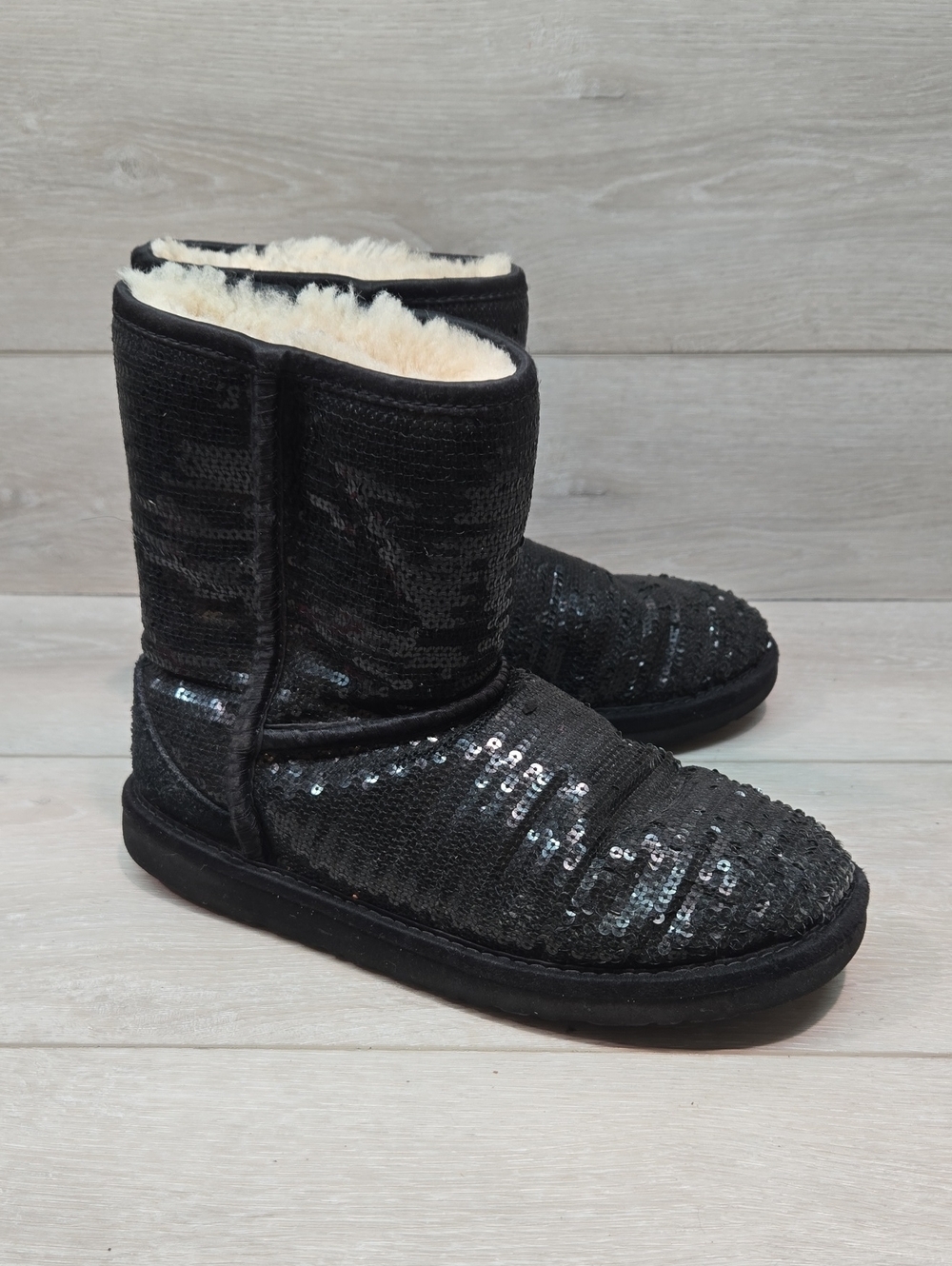 UGG Australia Women Black Sequin Shearling-Lined Short Boots Shoes Sz 5